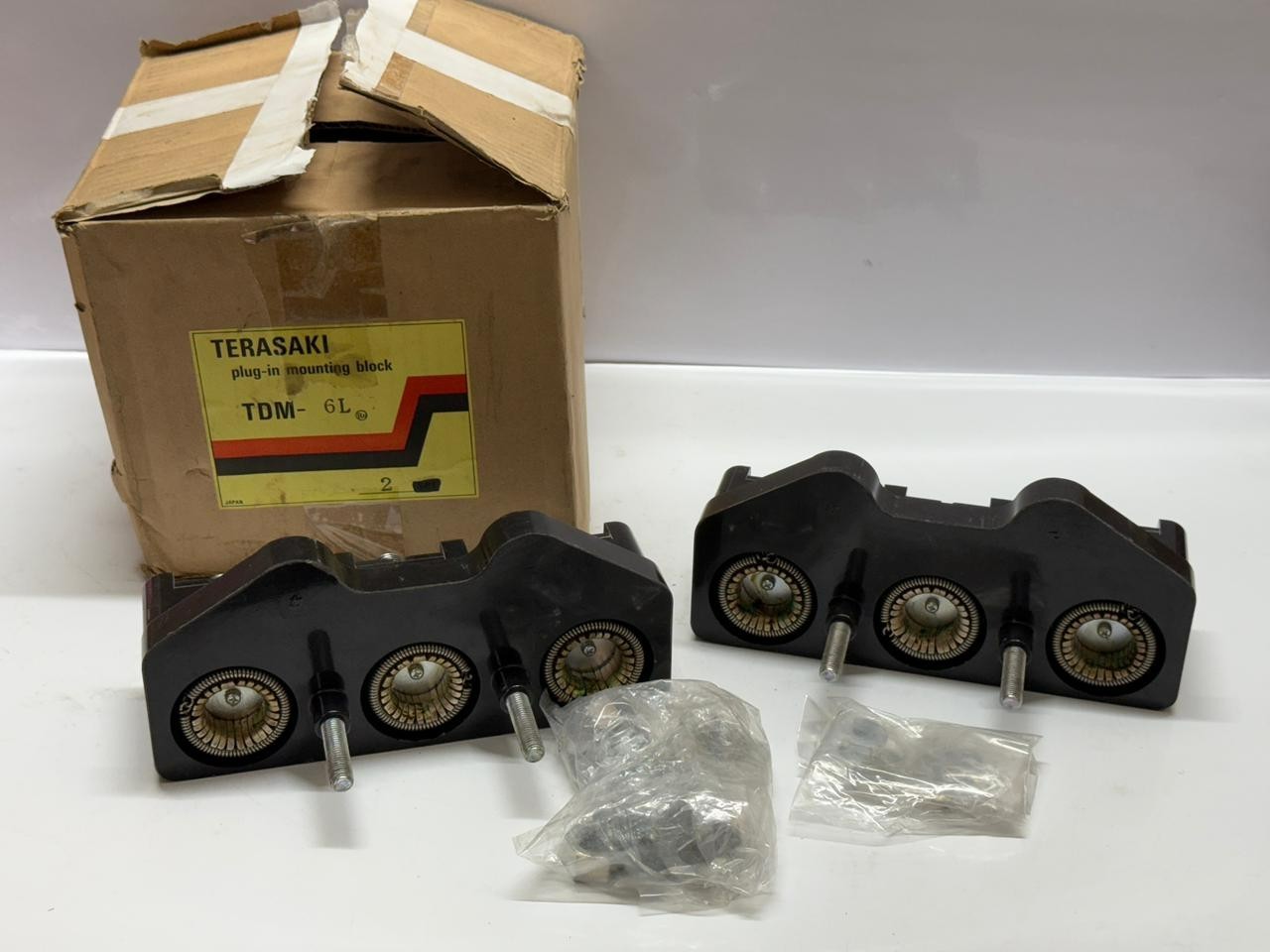 TERASAKI TDM-6L PLUG-IN MOUNTING BLOCK – 2 Pcs