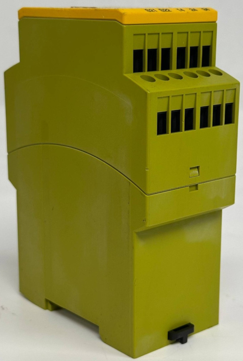 PILZ PNOZ X4 24VDC SAFETY RELAY 774730 3NO 1NC E-STOP SAFETY CONTROLLER