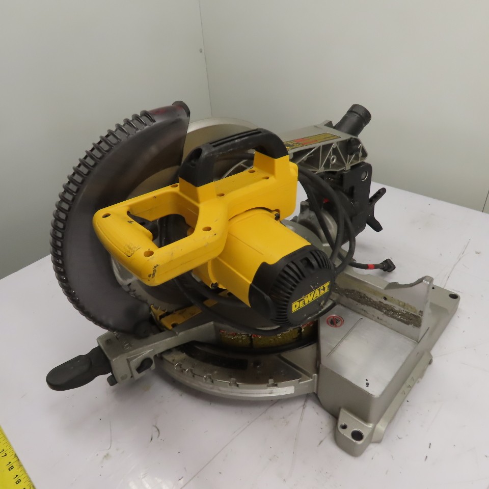 DeWalt DW715 12″ Single-Bevel Compound Miter Saw 120VAC 15A 4000RPM