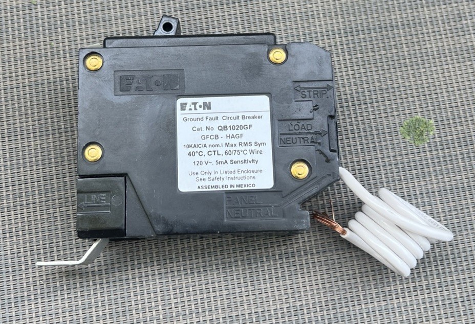 Eaton Cutler-Hammer QB1020GF 1 Pole 20 Amp BOLT IN