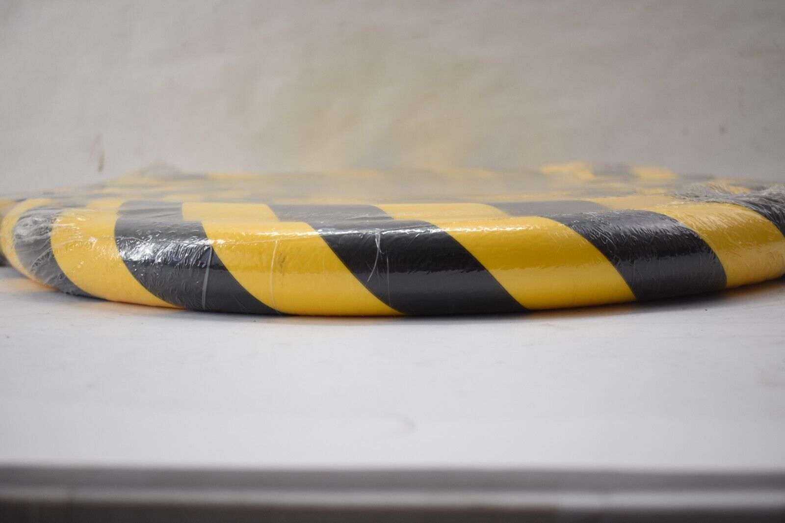 Knuffi Edge Bumper Guard Foam Rounded Shape Yellow & Black 5M x 1-5/8″ Type B