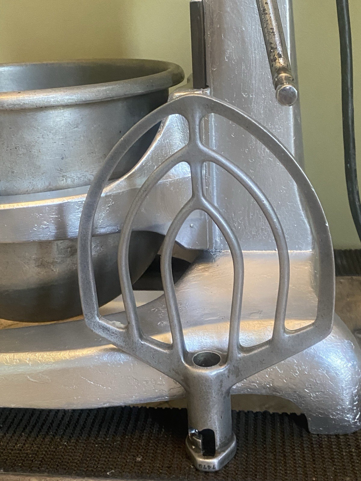 Hobart A120 12 Quart Commercial Bakery Dough Mixer + Bowl Paddle Reconditioned