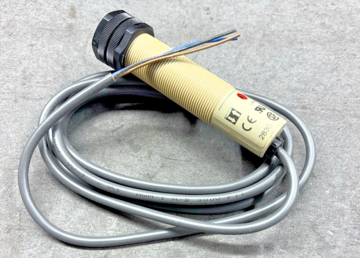 OMRON E3F2-R2Z1 2M RETRO-REFLECTIVE PHOTOELECTRIC SWITCH SENSOR 24 to 240 VAC⚡FS