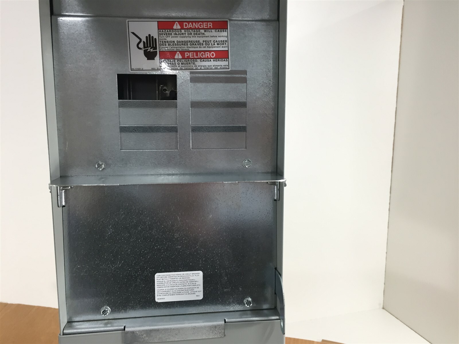 Eaton 125A Power Outlet Panel 1PH 3 Wire Back To Back Pedestal Mount CHUBX