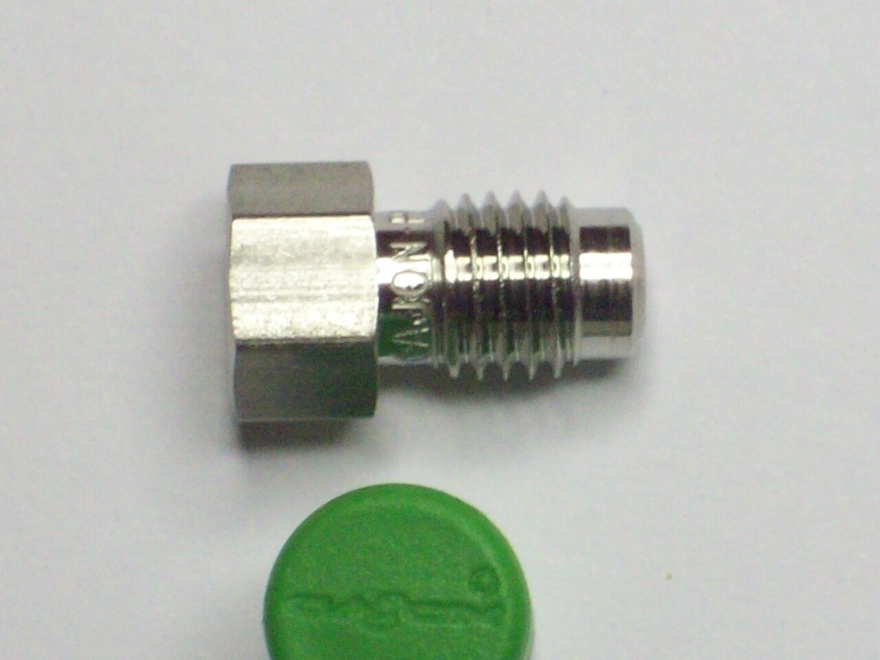 1- Cajon Swagelok Stainless VCR Face Seal Plug Fitting, 1/8″ Male, SS-2-VCR-P