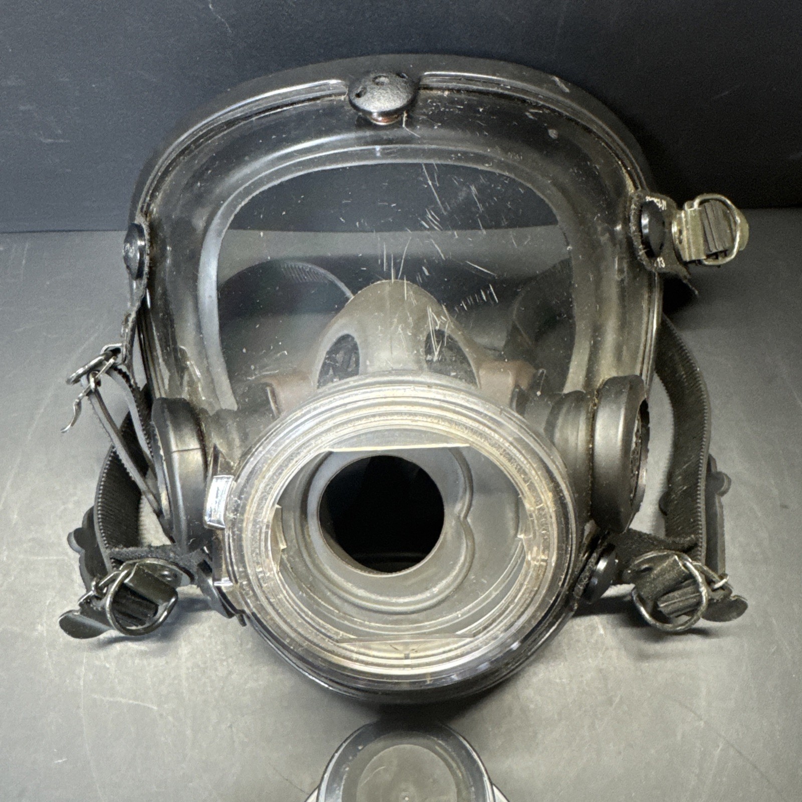 Scott AV-2000 Mask w/ 4 Strap Head MASK Size L/ Used