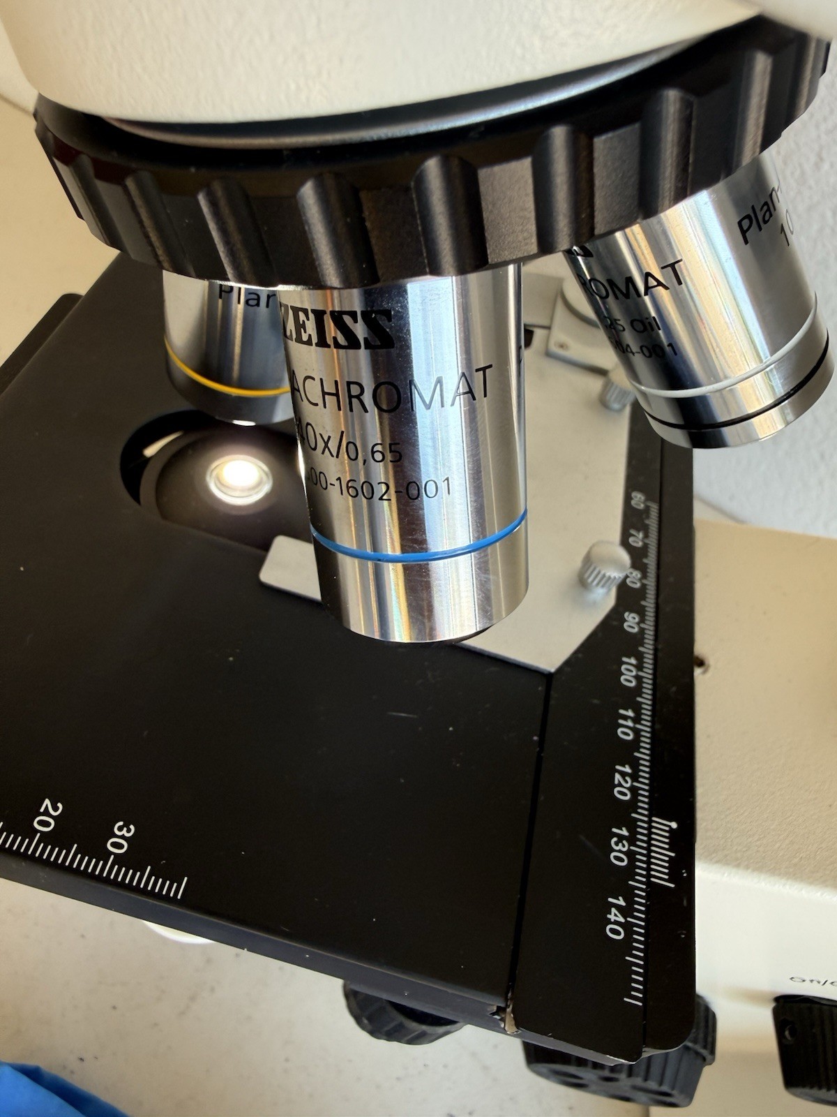 Carl Zeiss Primo Star Microscope w/ 4x 10x 40x 100x Objectives