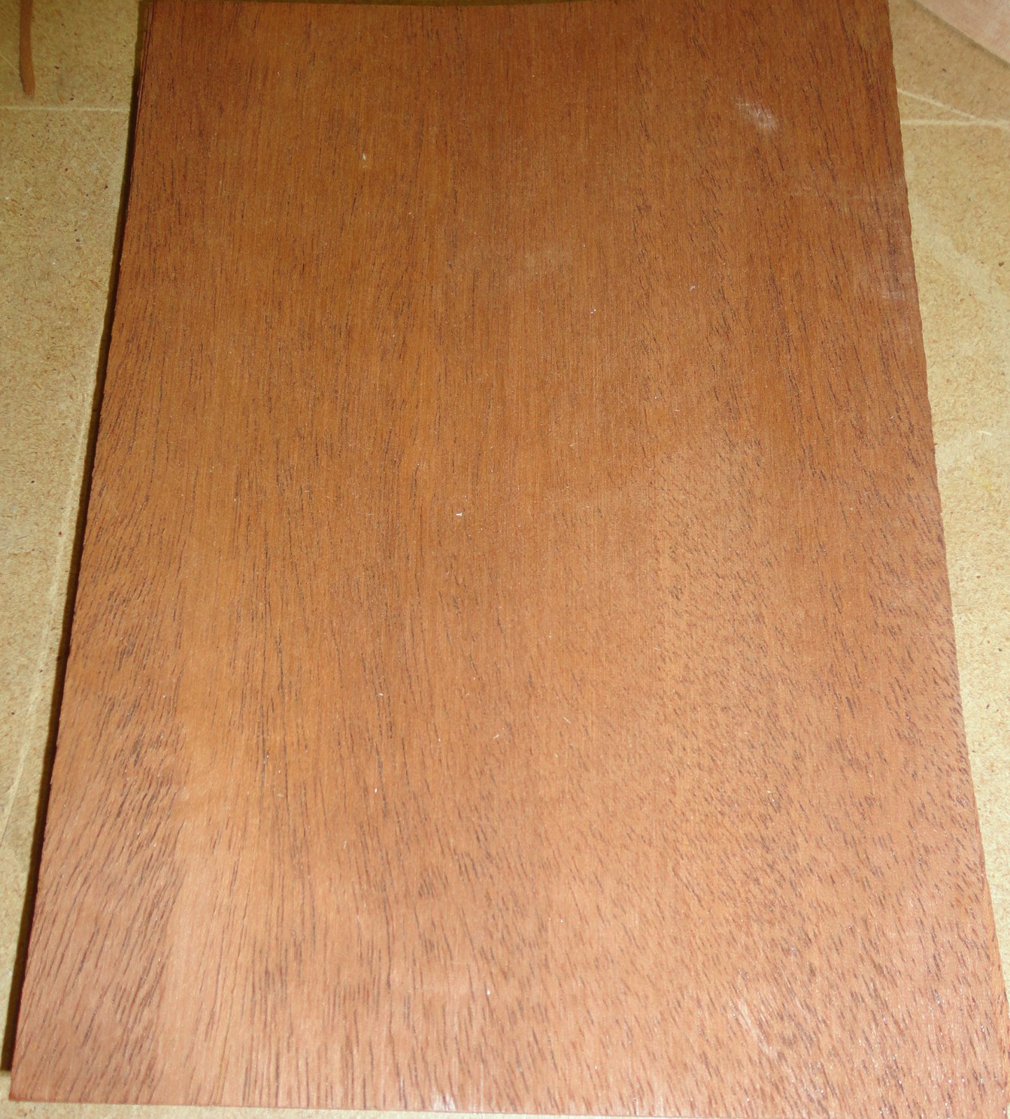 African Mahogany wood veneer 4-3/8″ x 6-1/8″ on paper backer «A» grade quality