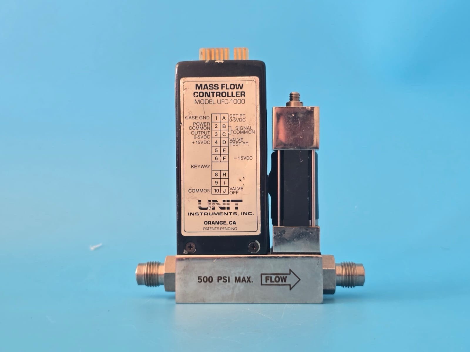 UNIT UFC-1000 Mass Flow Controller, 200 SCCM, C2F6 Gas, 500 PSI Max