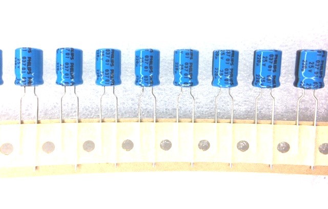 2222-037-36221 BC Cap Aluminum Lytic 220uF 25V 20% 20 PIECES