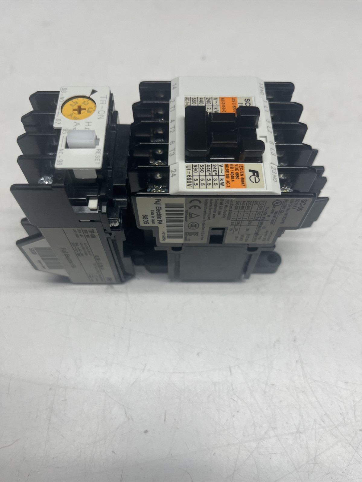 Fuji Electric Contactor 20A SC-05 [13] 3PH 100-110V 50/60Hz SC-05 w/TR-0N/3