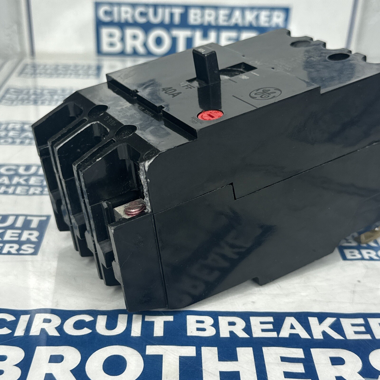 GE TEY340 40 Amp 480/277 Vac 3 Pole Circuit Breaker (Chipped)