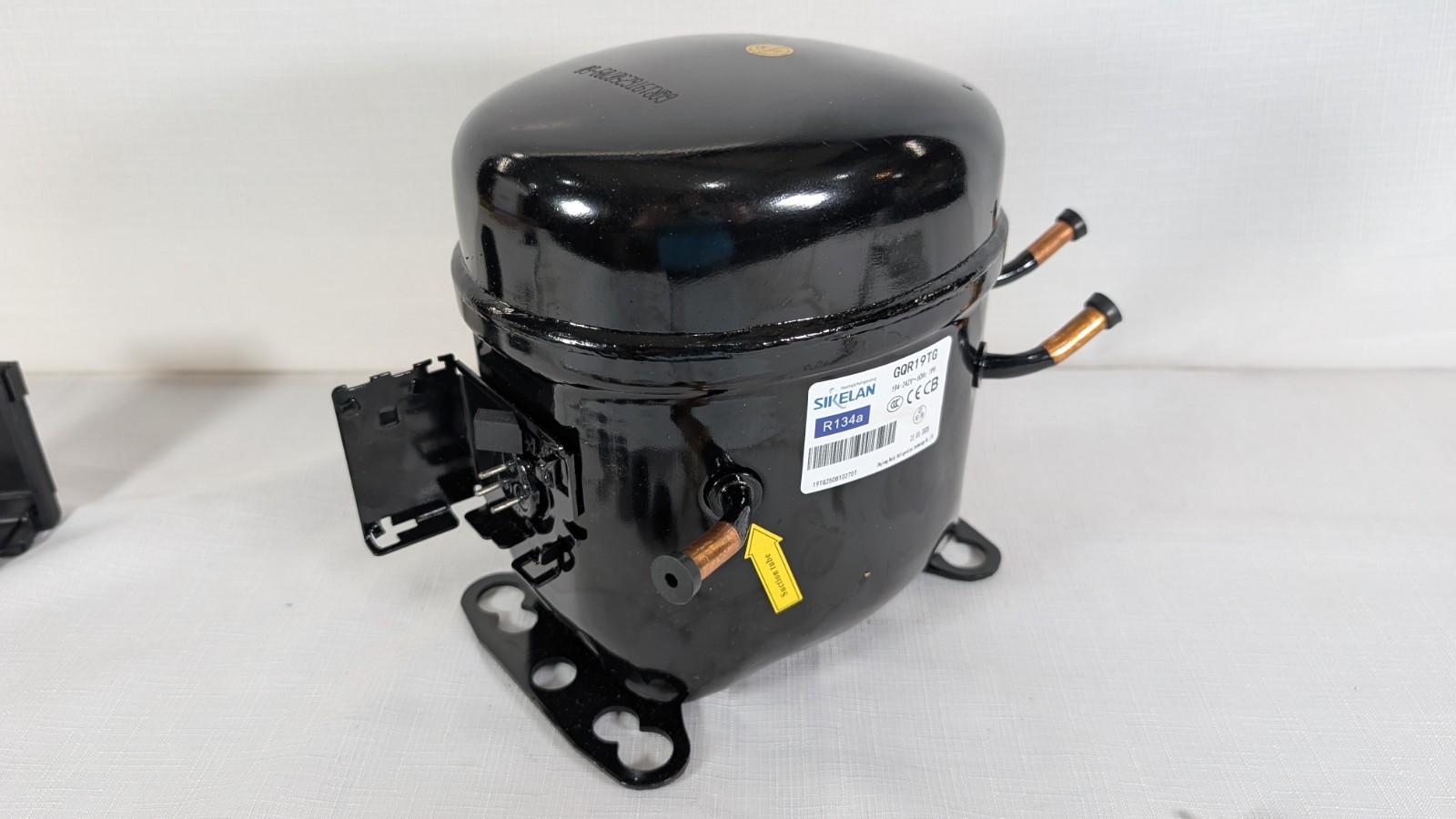 Sikelan GQR19TG Refrigeration Compressor 3/4HP 5613BTU 220-240V R134a HBP