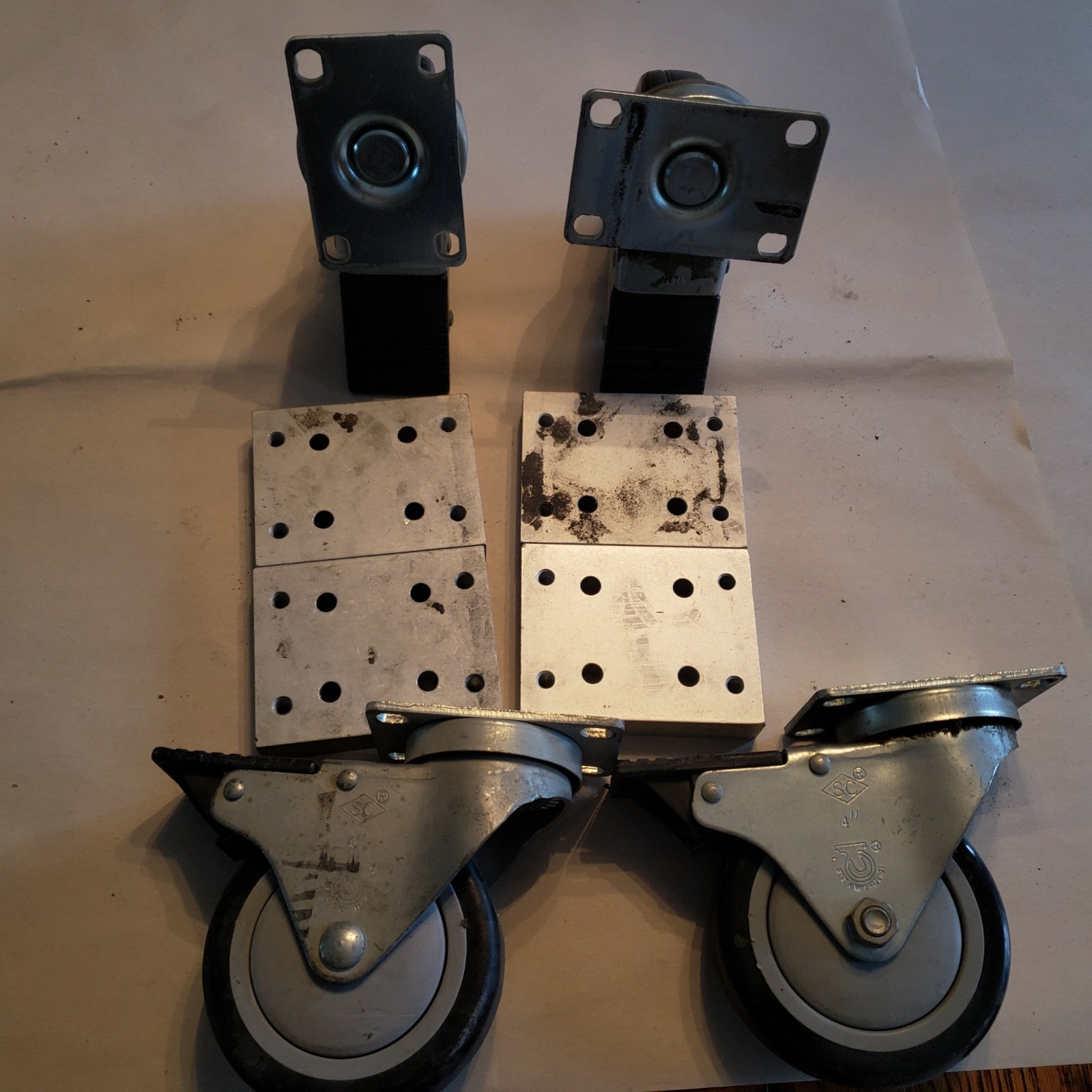 80/20 2420 15 Series Flange Mount Caster Base Plate 4 each and 4 each 5″ casters