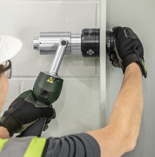 NEW Greenlee LS50L11A 7 Ton 11A 18V Battery-Powered Knockout Punching Tool Kit