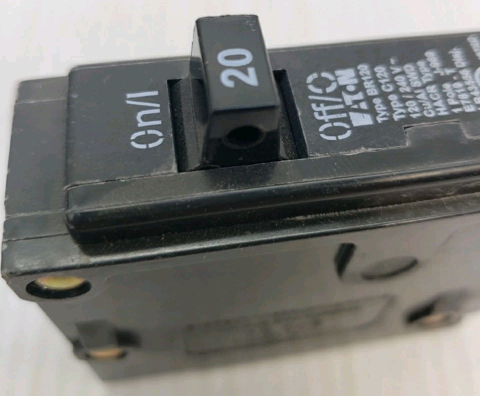 EATON BR120 Circuit Breakers (14 Pack) 20 AMP 1 Pole Type *NEW BOX of 14* {33}