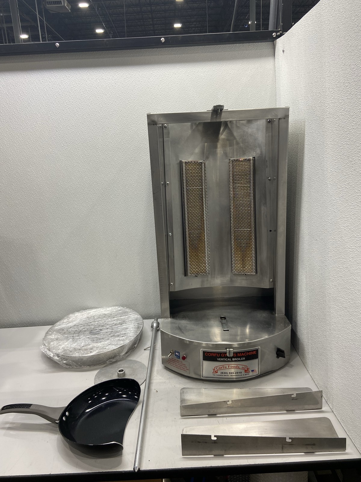 AutoGyros 65 lb. Vertical Natural Gas Gyro Broiler 4LG
