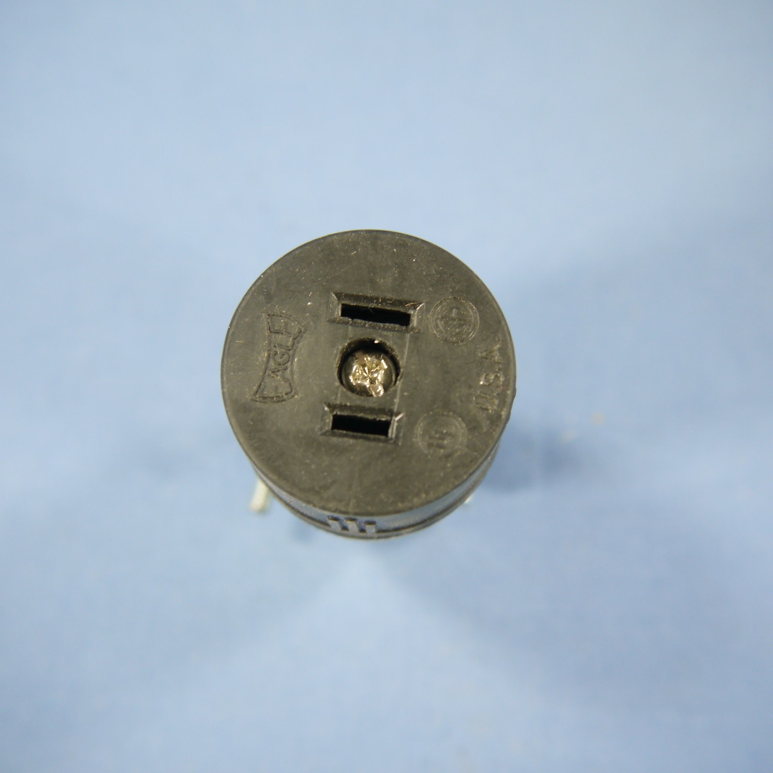 Eagle 178 Black Polarized Straight Blade 15A Connector Plug NEMA 1-15 Bulk 125V
