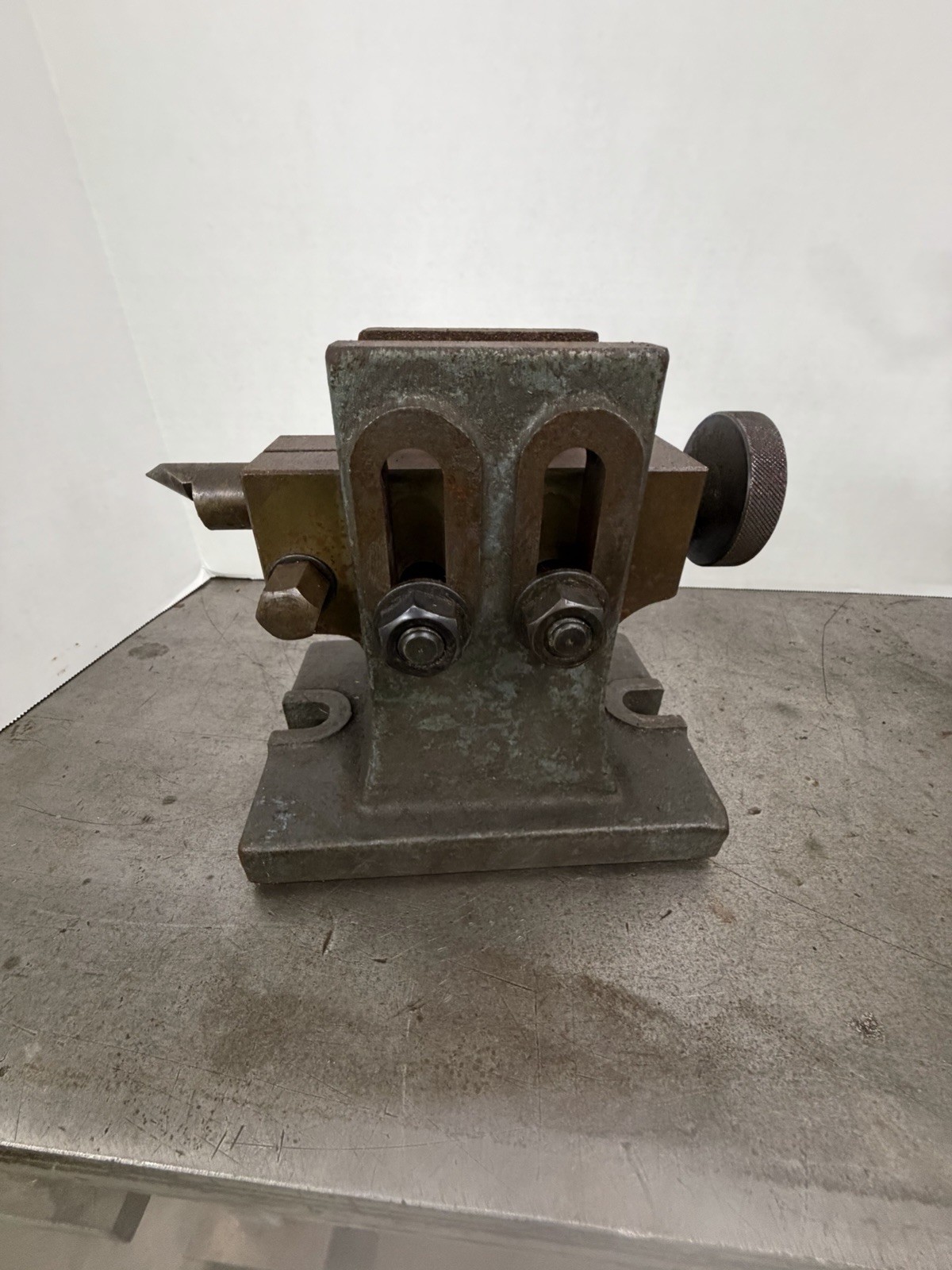 YUASA 553-301, 5.31″ to 6.69″ Center Height Adjustable Tailstock for 8″ Accu-Dex