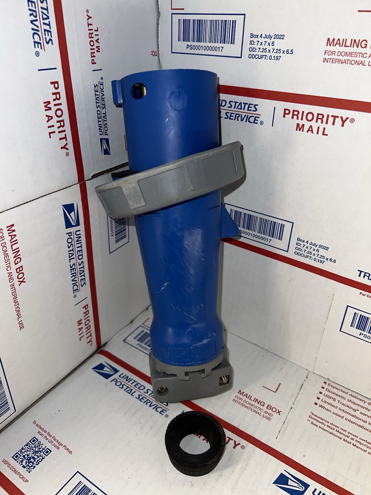 HUBBELL HBL560P9W 60A 120/208VAC PIN&SLEEVE PLUG 4P5W W/BUSHING *USED* ⚡️💥🔥