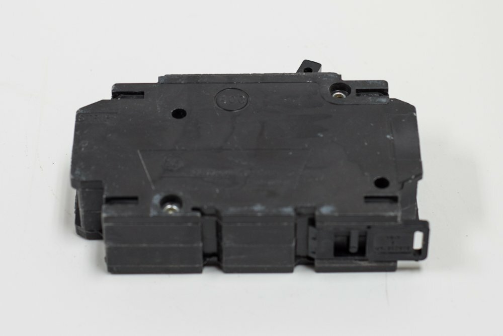 GE Distribution THQC1115WL Molded Case Circuit Breaker 15 Amp 120/240 Volt AC 1-