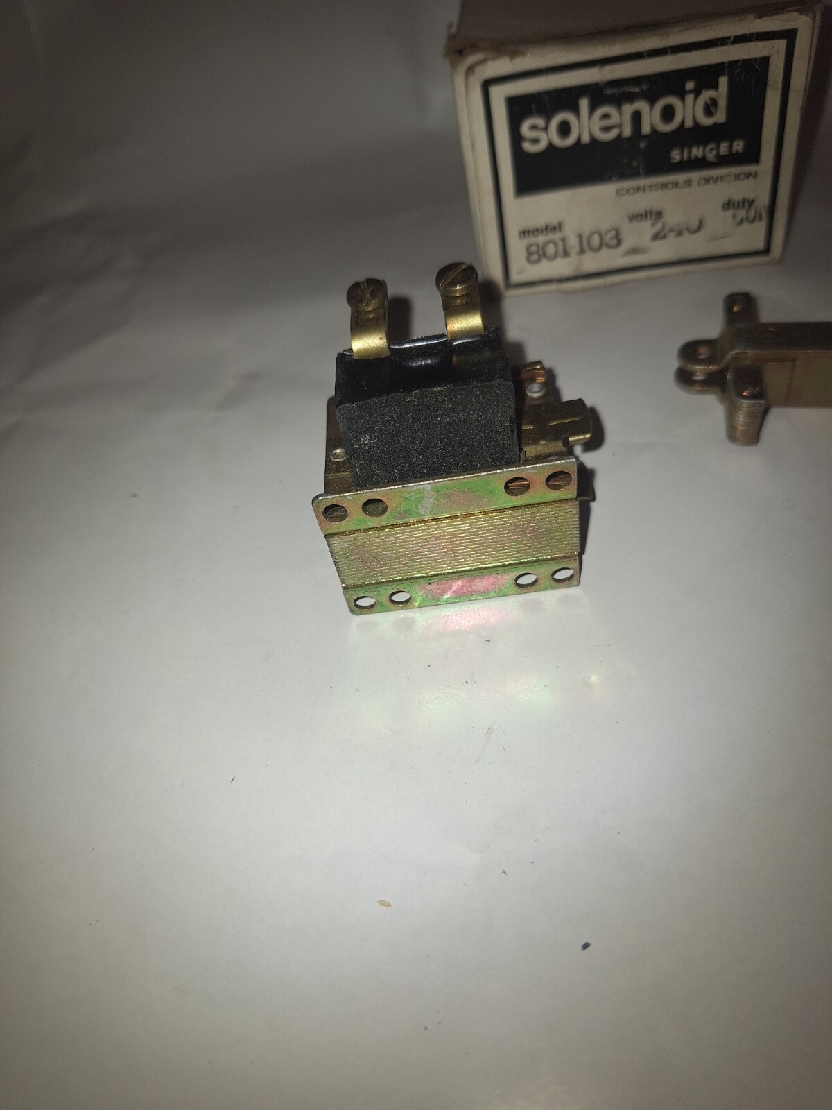 NEW GENUINE SINGER CONTROLS 801103 SOLENOID 240V, 801-103 NOS