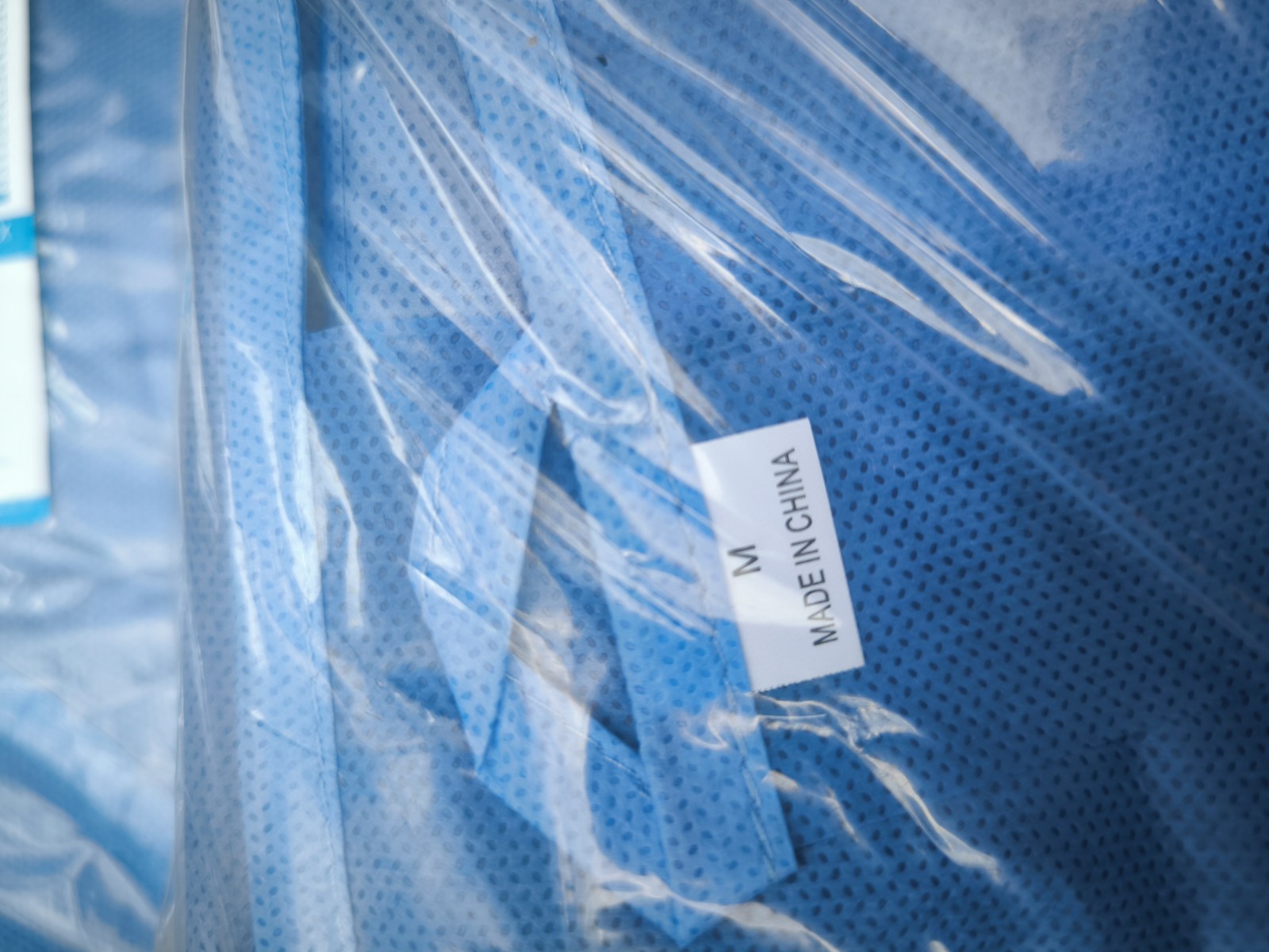 Cardinal Health™ Full Coverage Chemotherapy Gown, Medium, 9200M, Case of 100