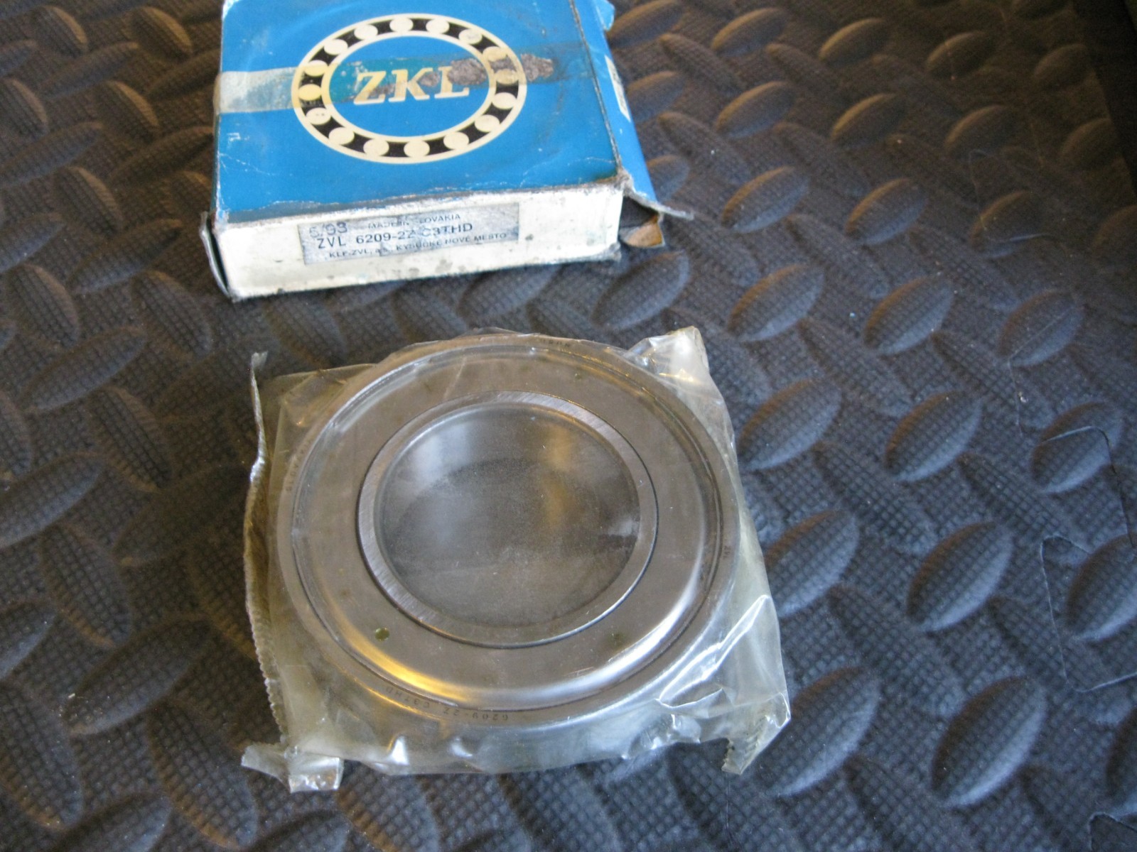 ZVL 6209-2X Bearing made in Slovakia