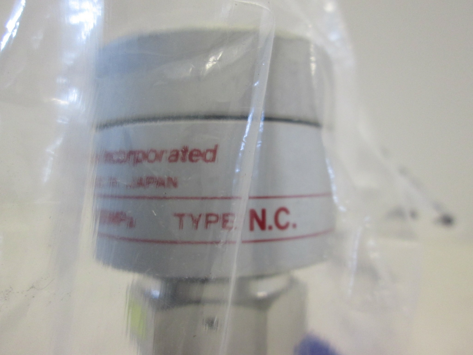 Fujikin, O.P. .34 -.69 MPa Pneumatic Valve, N.C, 316L, 1/2 MVCR, Used