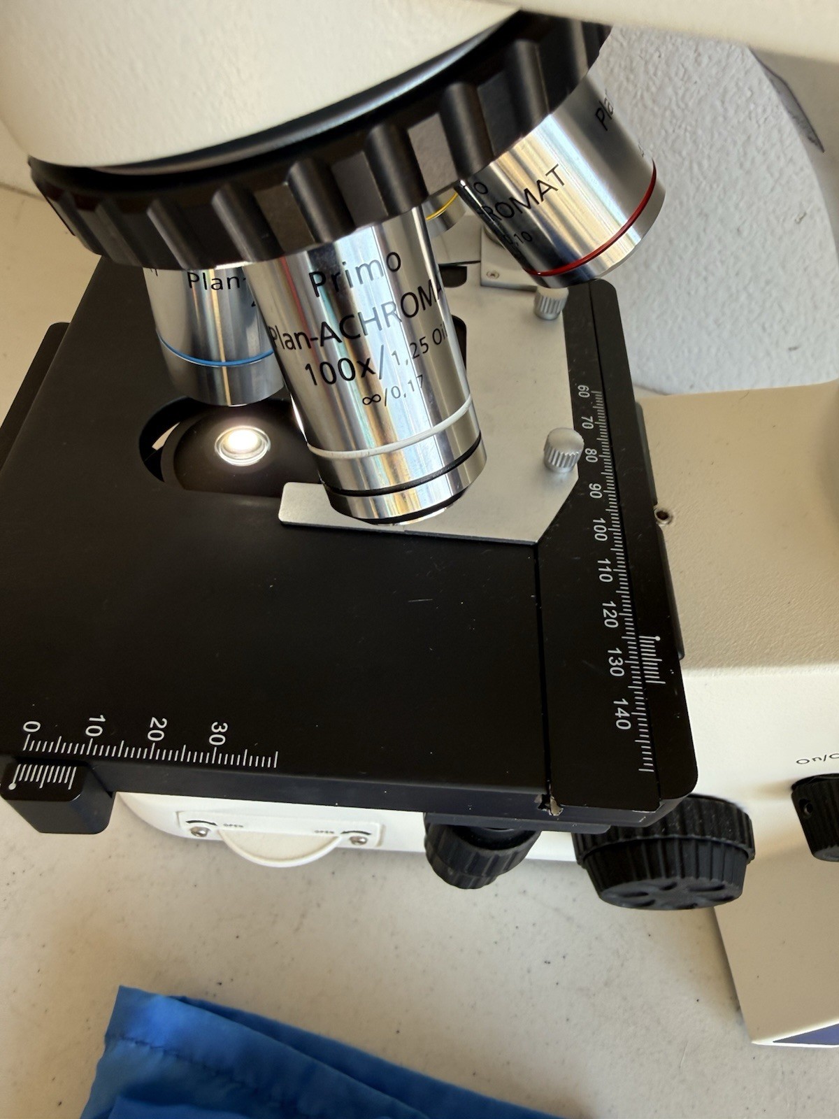 Carl Zeiss Primo Star Microscope w/ 4x 10x 40x 100x Objectives