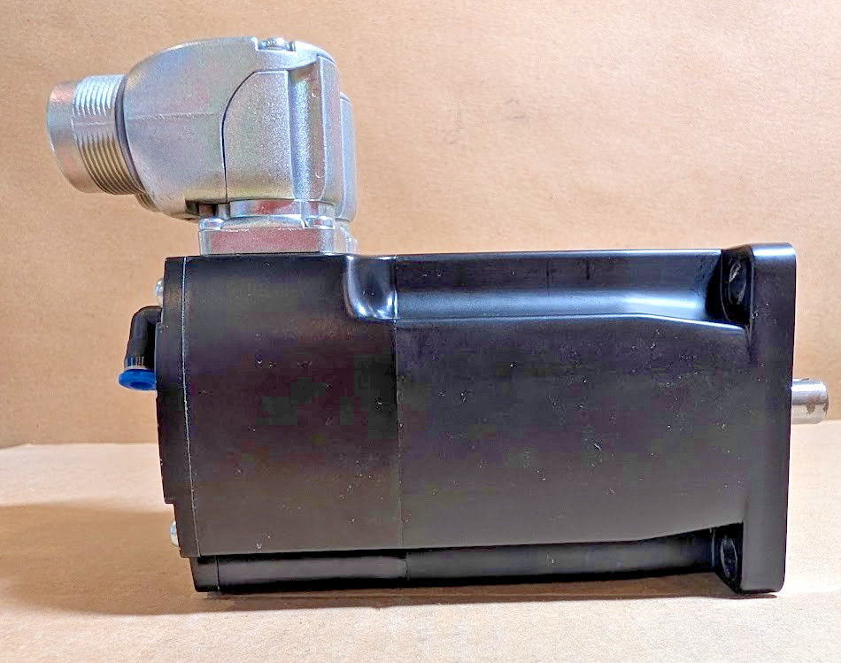 Schneider Electric BMH0701T32A2A Lexium 32 Servo Motor, 8000rpm, .68kW (New NB)