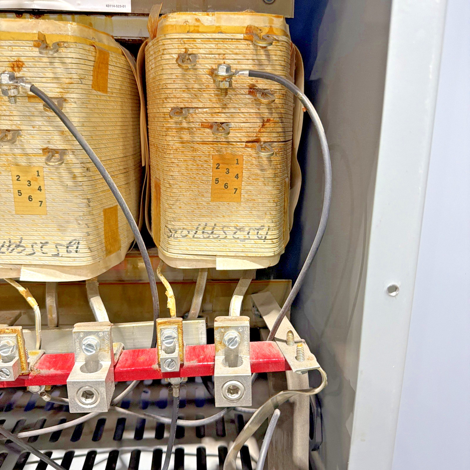 Square D 30kVA 480V Transformer 3PH 60HZ 208Y/120V 30T3HF1SNL 🟦