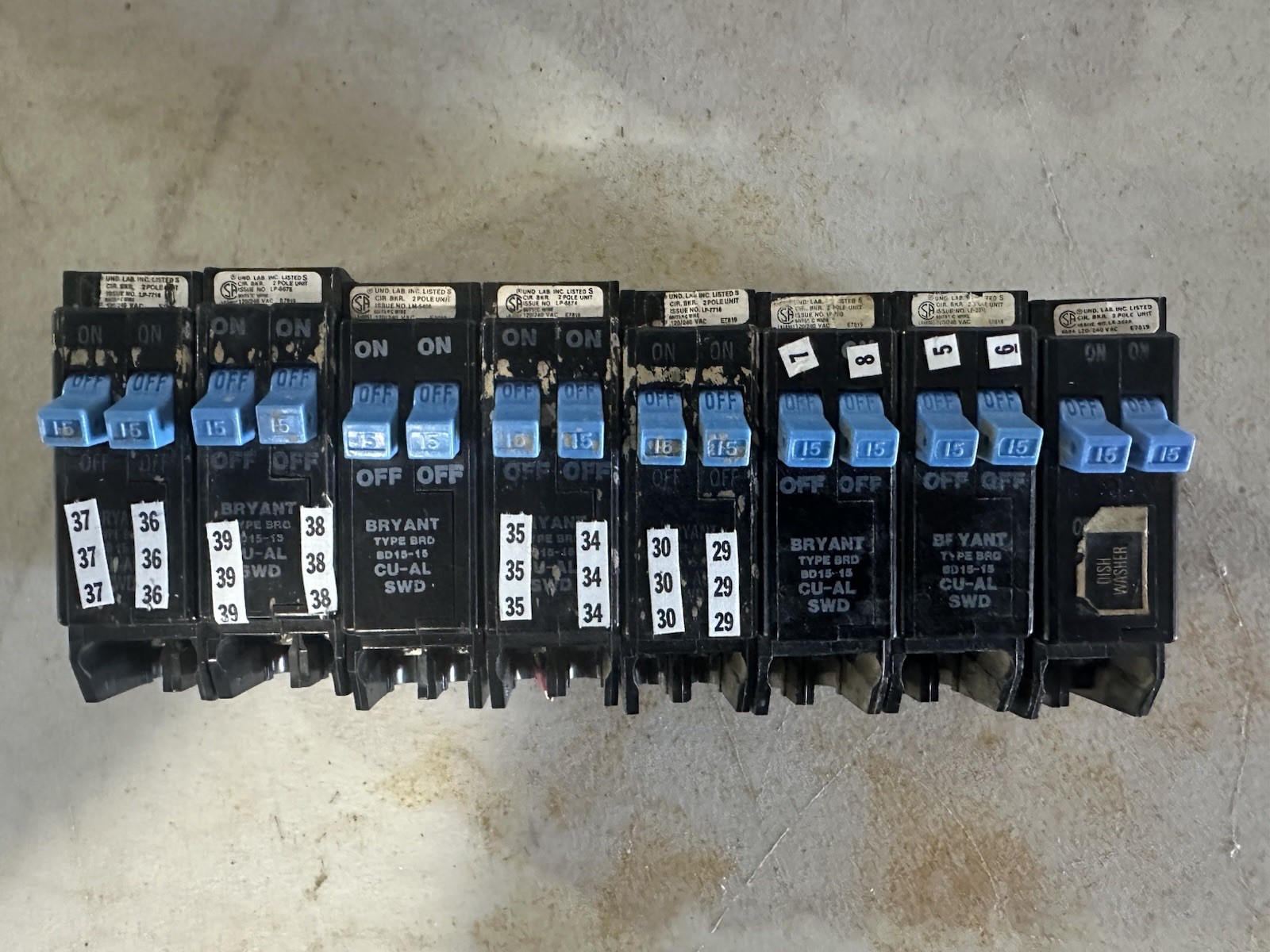 LOT OF 12* Bryant BD1515 & BR115 15 Amp 1-Pole & Tandem Circuit Breaker