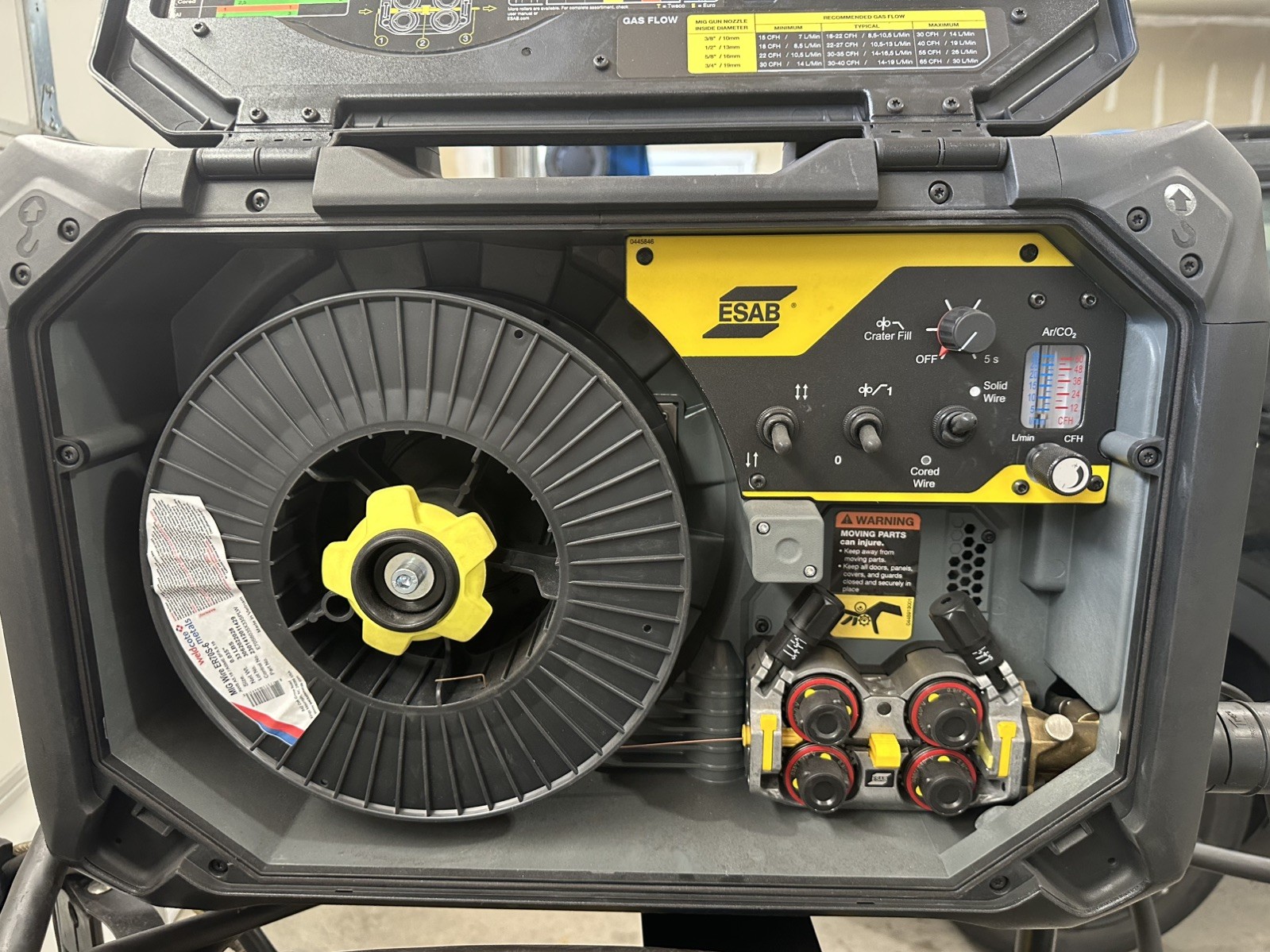 ESAB Robust Feed Pro – CC/CV Portable Wire Feeder