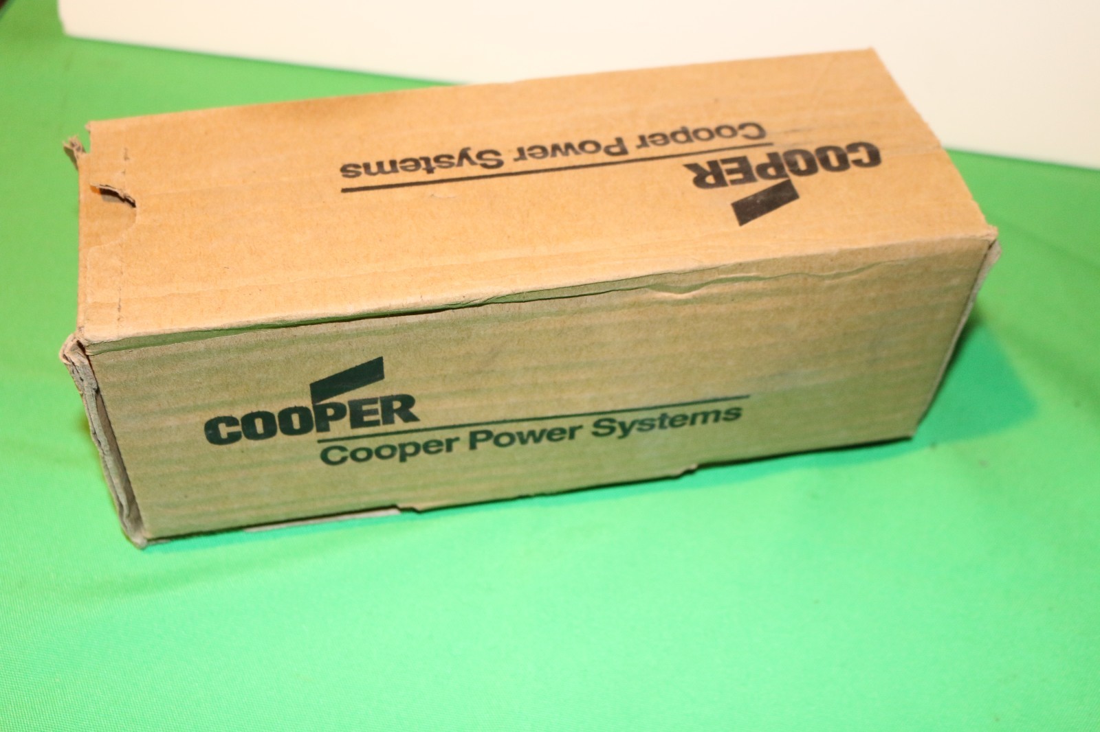 COOPER DIP635A 600 A 35 KV CLASS INSULATING PLUG Deadend Plug w/ Cap No Stud