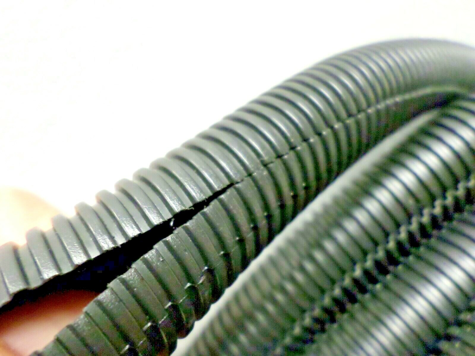 3/4″ x 10-Feet Black Poly Corrugated Split Wire Loom Protective Tubing