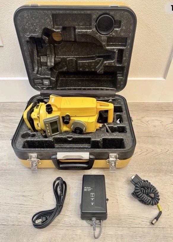 TOPCON GTS-233W ( GTS-230W Series) 3” Electronic Total Station W/ Case & Charger