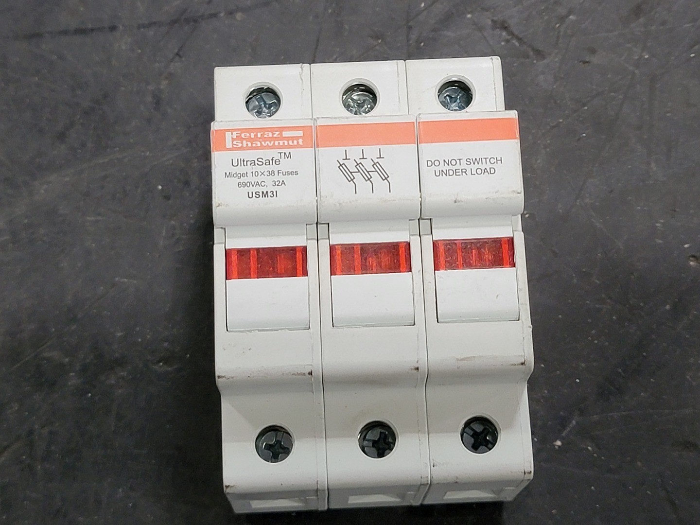SURPLUS NEW FERRAZ SHAWMUT Y219073 32 Amp 3 Pole Fuse Holder