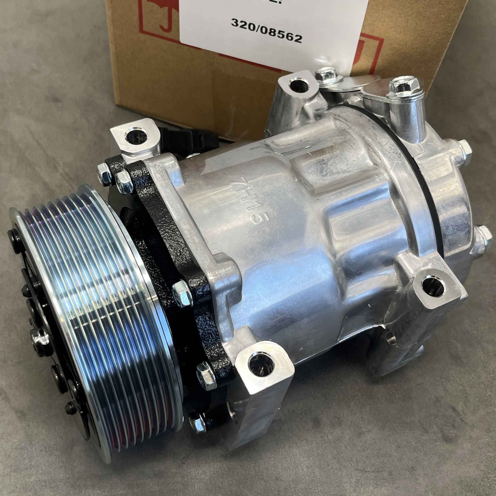 New Compressor With 8 Groove Clutch 120mm For 320/08562 JCB SD7H15