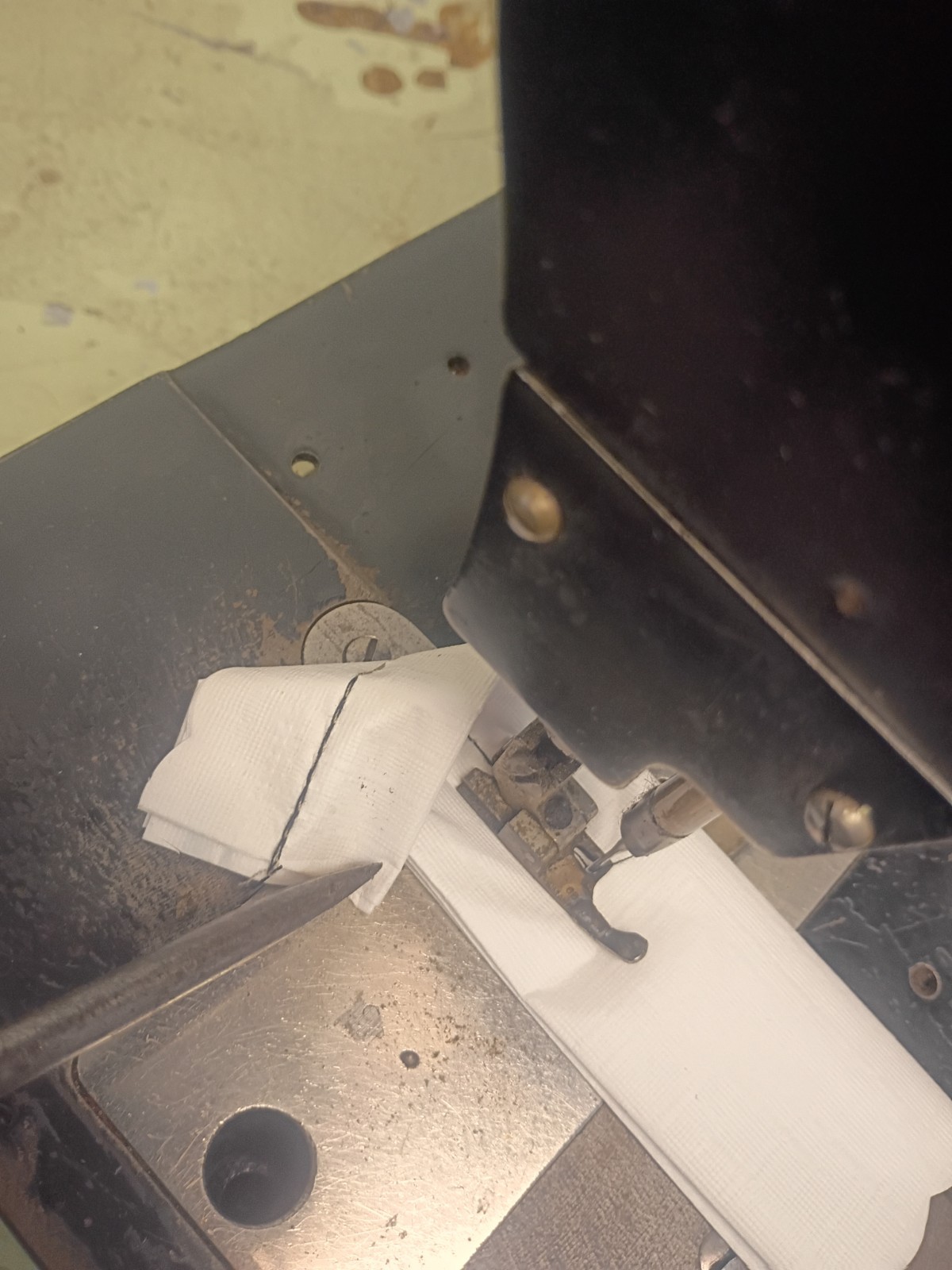 Singer 147-85 Industrial Sewing Machine Single Needle.