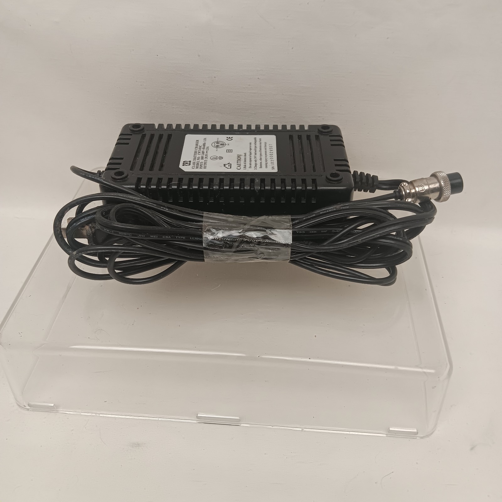 CWT Class 2 Battery Charger In 100V-240V 50-60Hz Out 29.5 V 2.5A 3-Prong Inline