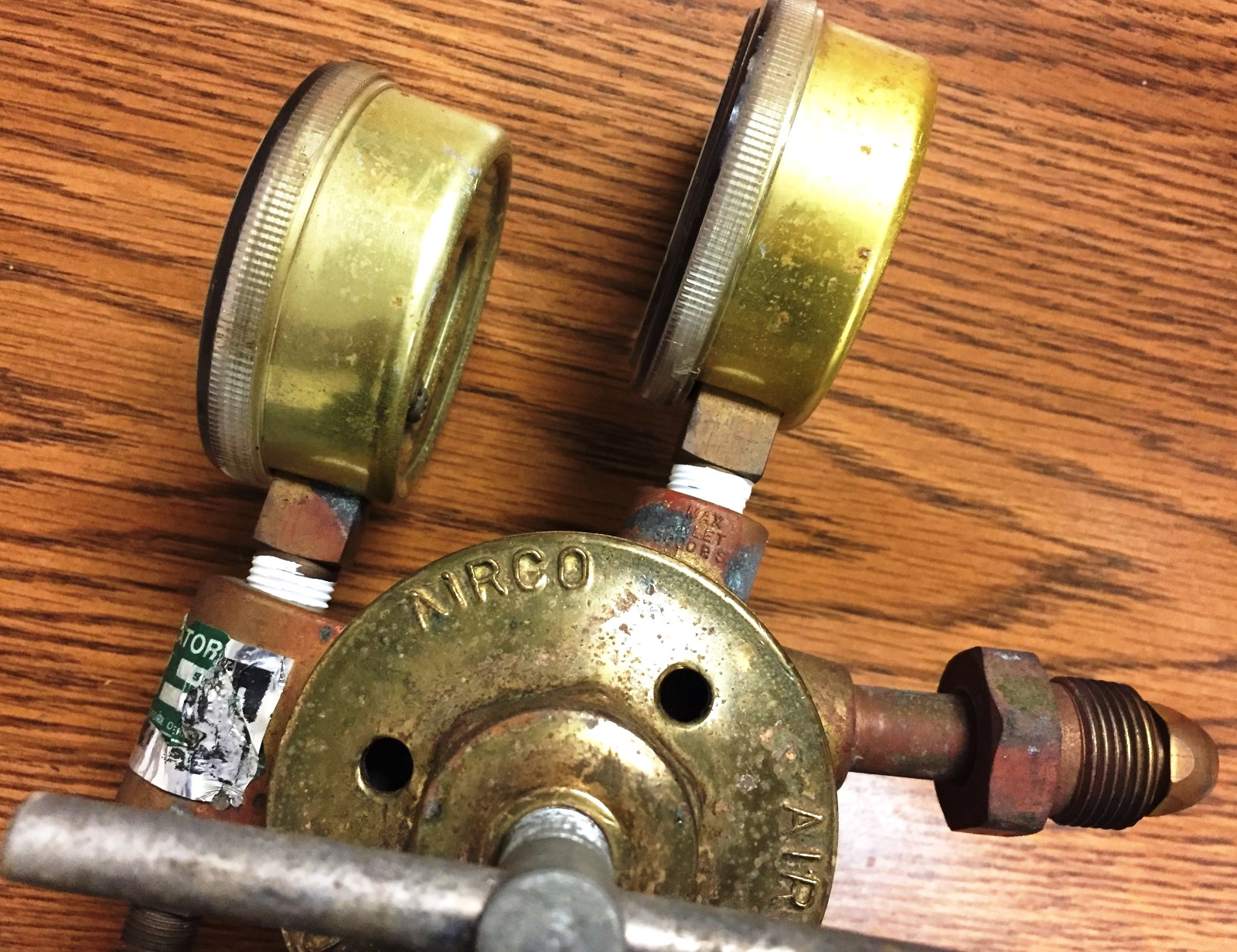 Airco 806-8456 Two Stage Oxygen & Gas Regulator with 2 Gauges of 200 & 4000 psi