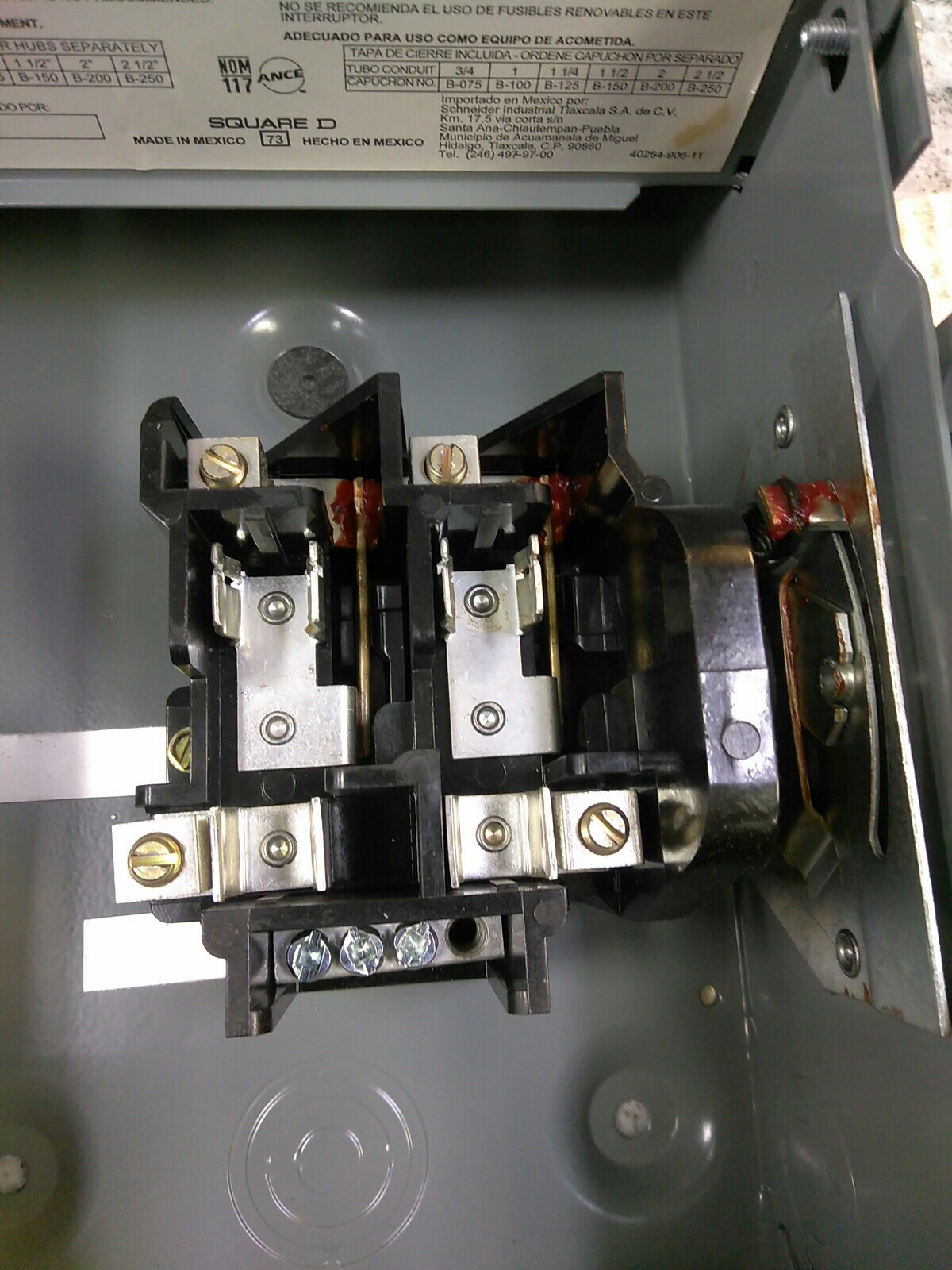 Square D D221NRB SER E3 Disconnect 30A 240VA SAFETY Switch TYPE 3R (BMBS-2B
