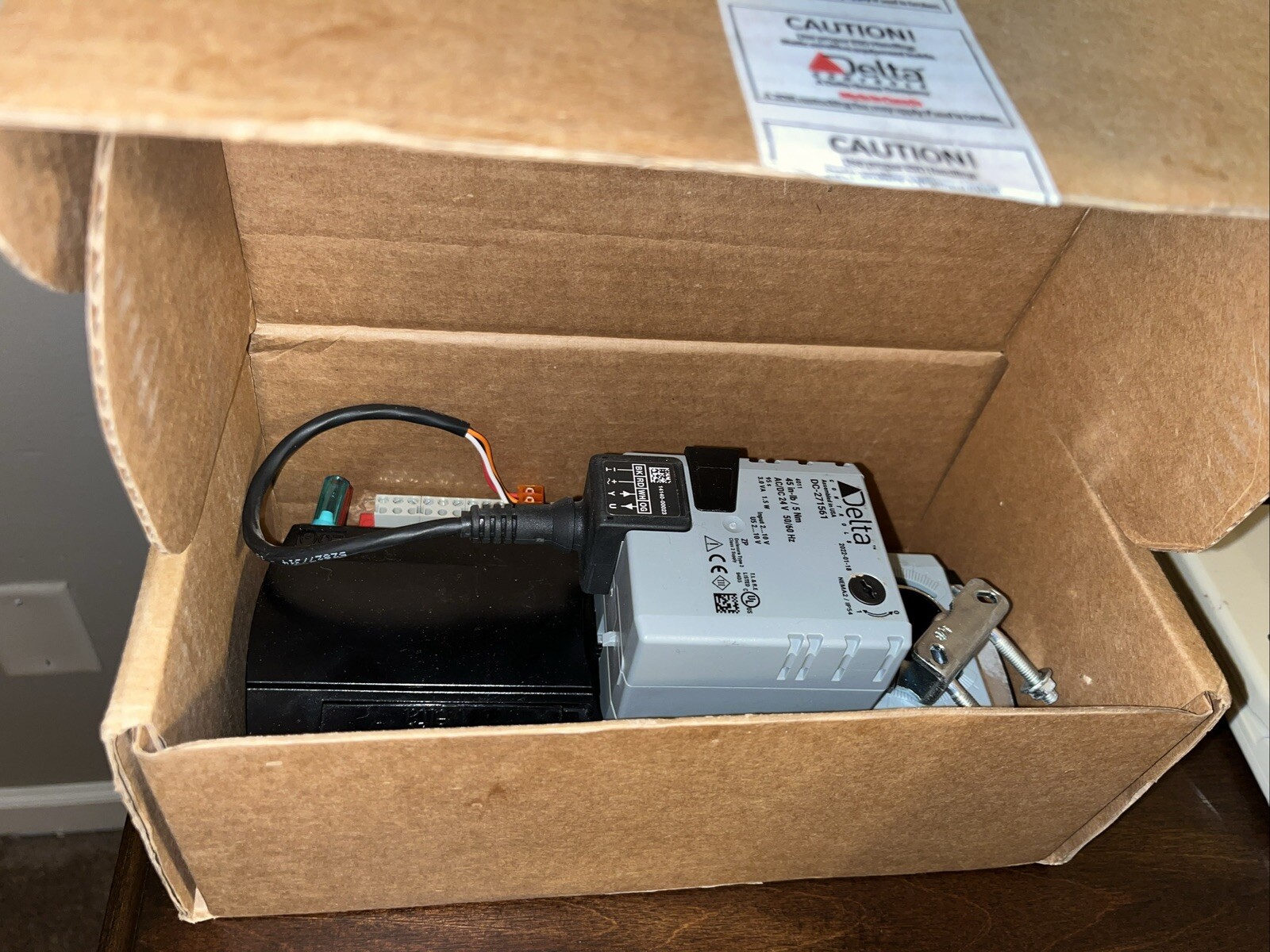 DELTA CONTROLS DVC-V322 AAFB New open Box DC-271561