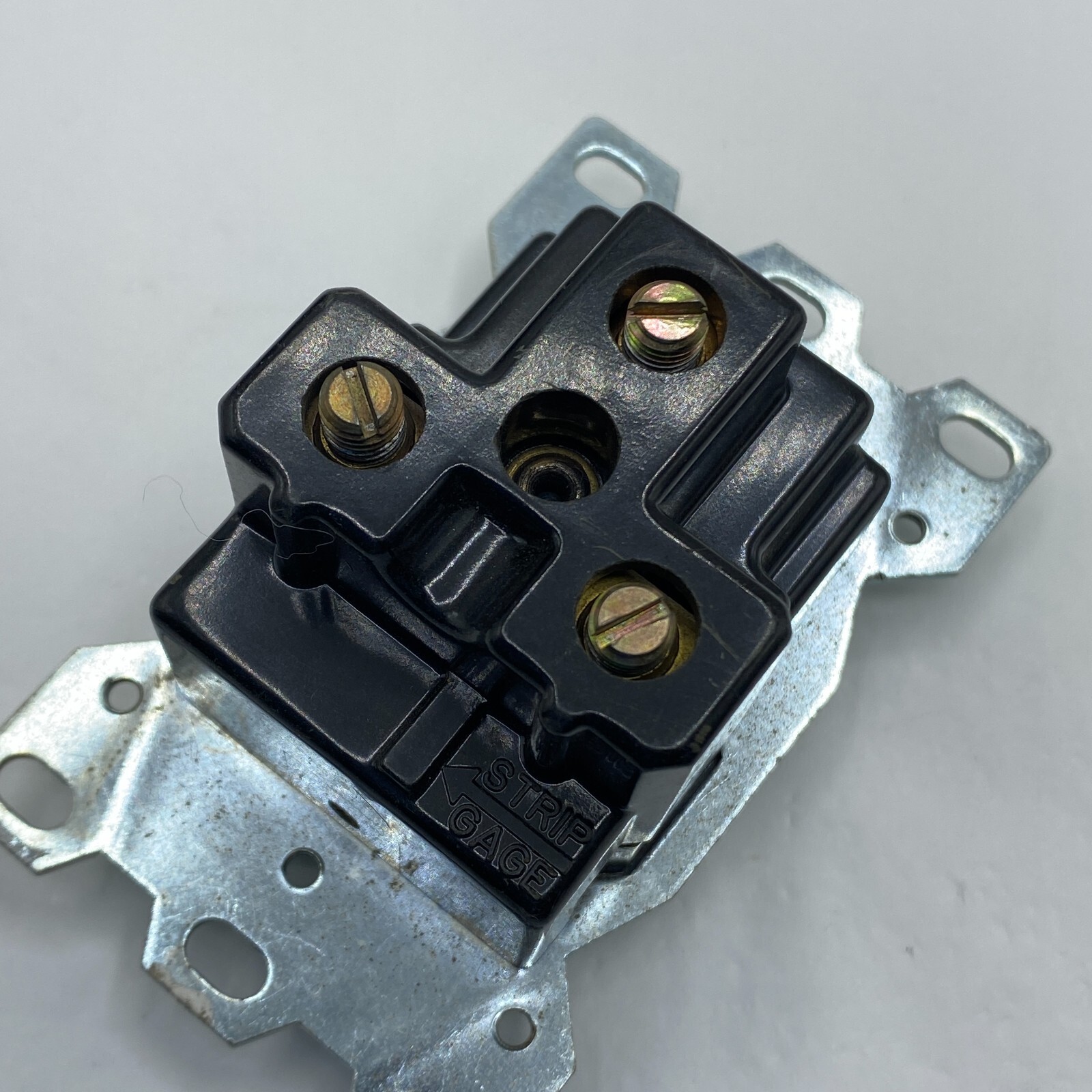 HUBBELL 30AMP 250VOLTS RECEPTACLE STRIP GAGE «FREE SHIPPING»🔔