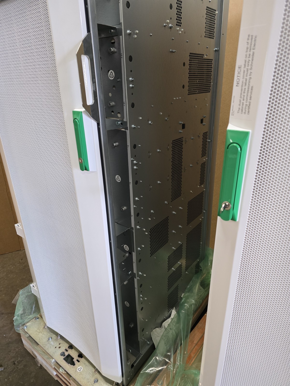 Galaxy VM 160 kVA 480 V Schneider Electric 160 KVA UPS