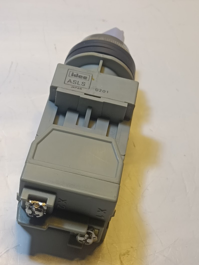 Idec Izumi ASLS 0201 Selector Switch Pri 240V Lamp 6.3V 1w M Ui600 Ith10A Japan