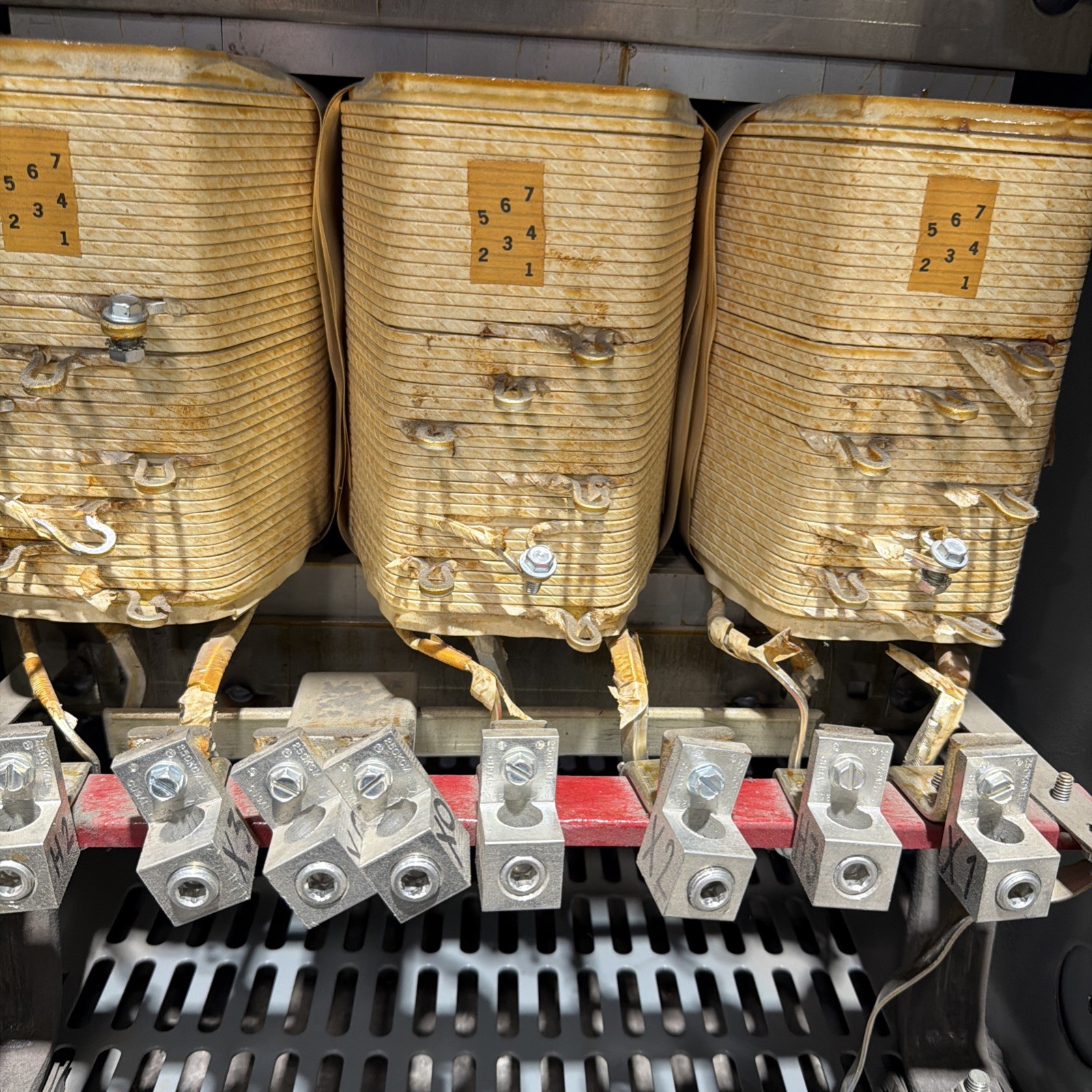 Square D 30kVA 480V Transformer 3PH 60HZ 208Y/120V 30T3HFISNLP 🟦