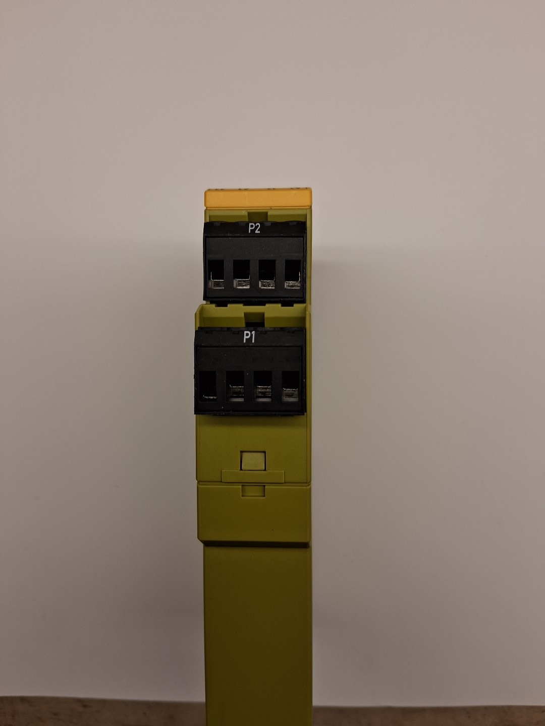 1pcs PILZ PNOZ X2.8P 24VACDC 3n/o 1n/c 777301 EUC Safety Relay