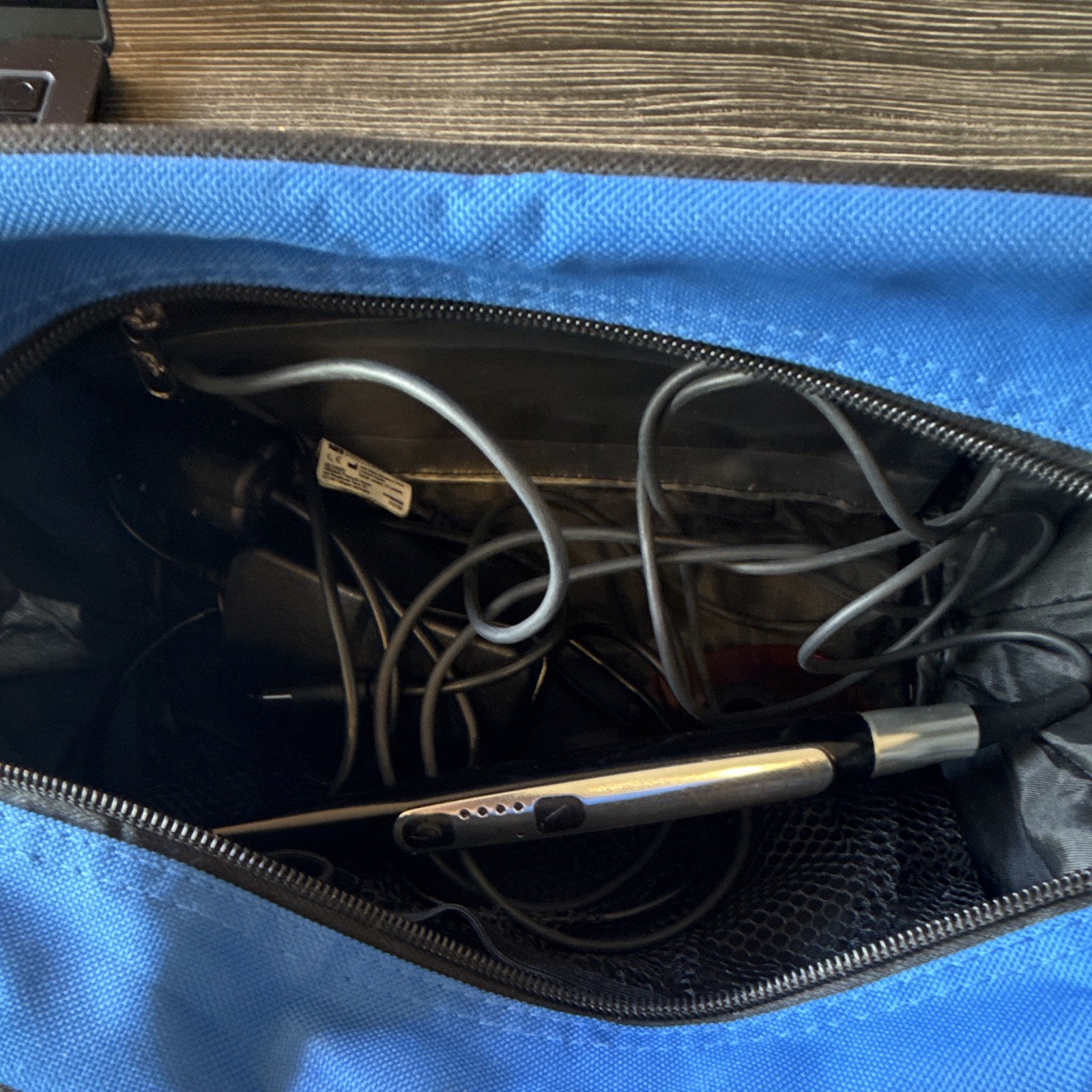 Ultradent VALO LED Dental Curing Light w/ Power Supply, Intl Plugs, Carry Bag